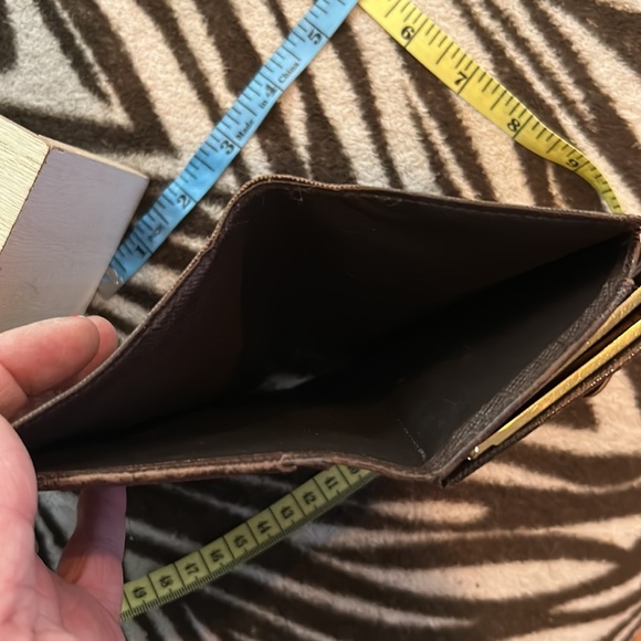 Louis Vuitton Damier Kisslock Wallet - Picture 8 of 8